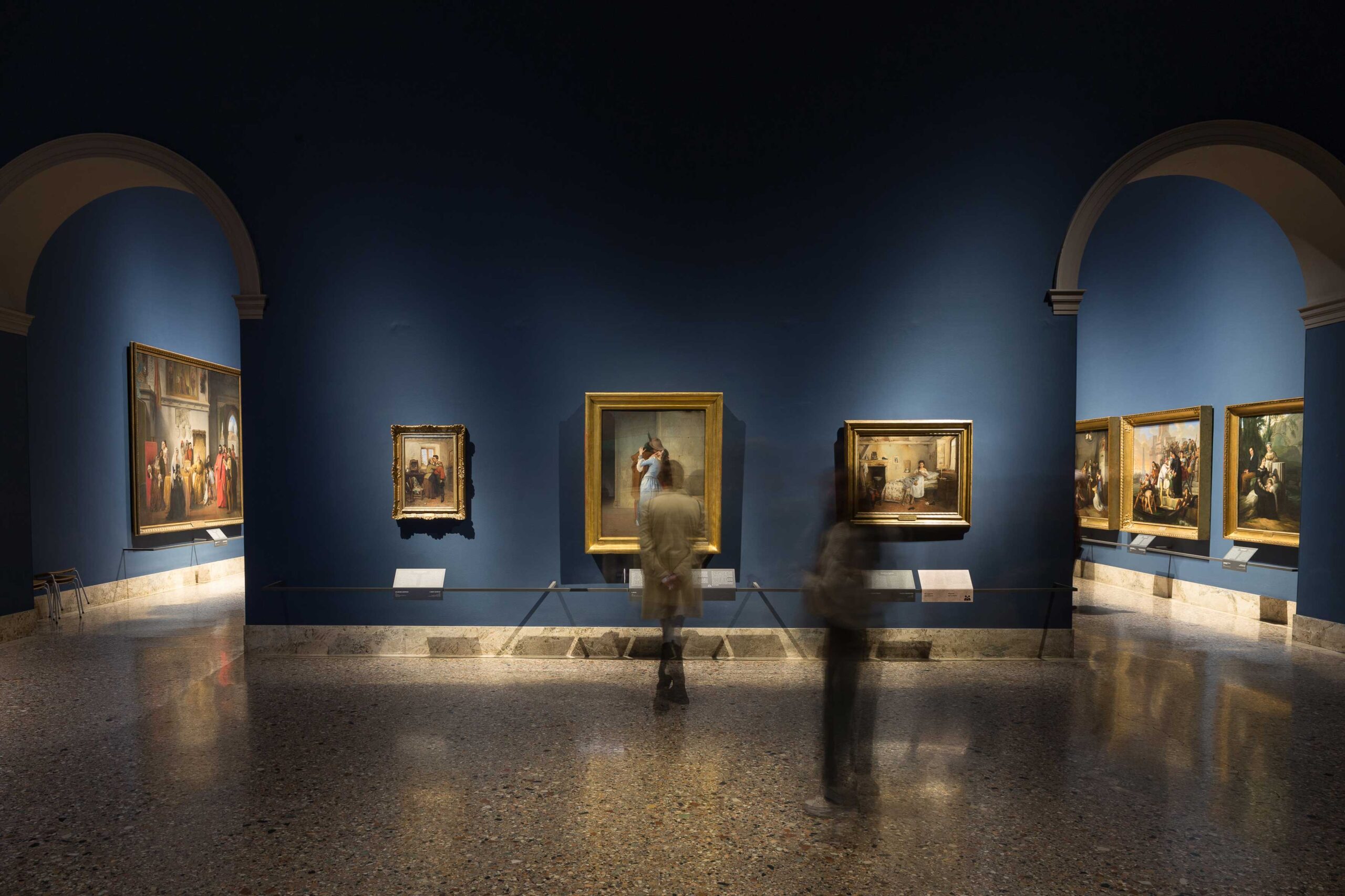 Sala blu di Brera con dipinti